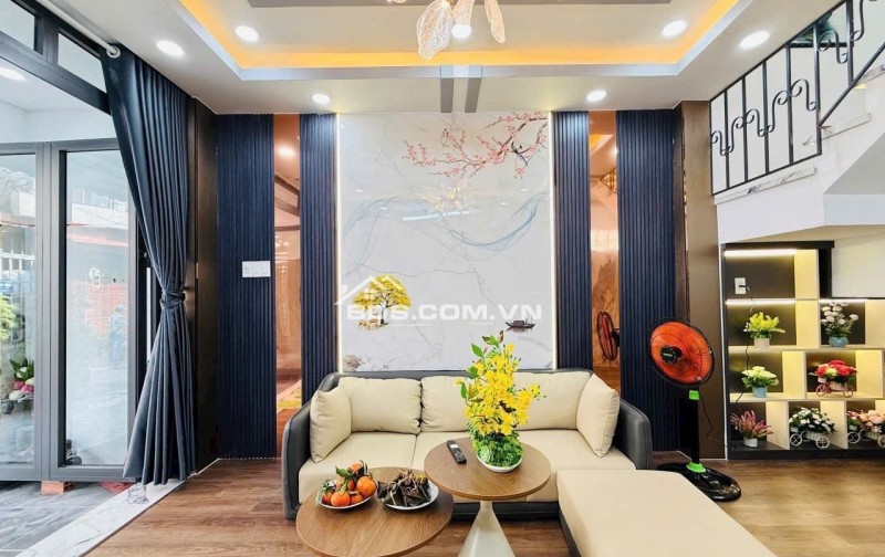 Nhà Hẻm ôtô Quang Trung, GV