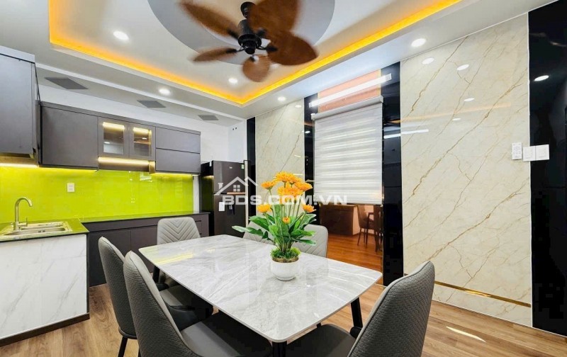 Nhà Hẻm ôtô Quang Trung, GV