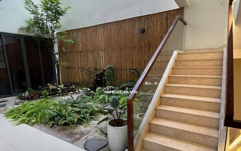 Chủ đi định cư bán gấp căn biệt thự sân vườn, 360m2, KDC Sadeco Phước Kiển, đối diện trường RMIT