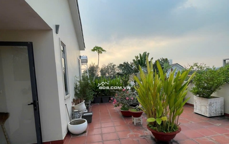 Chủ đi định cư bán gấp căn biệt thự sân vườn, 360m2, KDC Sadeco Phước Kiển, đối diện trường RMIT