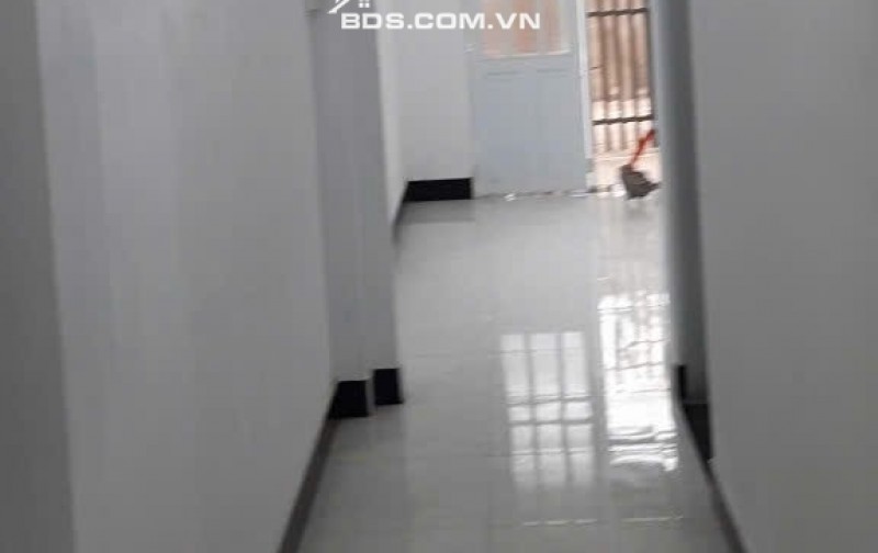 CHÍNH CHỦ CẦN BÁN NHÀ CẤP 4 - 48m²  GIÁ RẺ: 450tr. Đường 02 xe ba gác ba lại, đất vuông đẹp, gần sông nên thoáng mát cả ngày, phong thủy tốt
