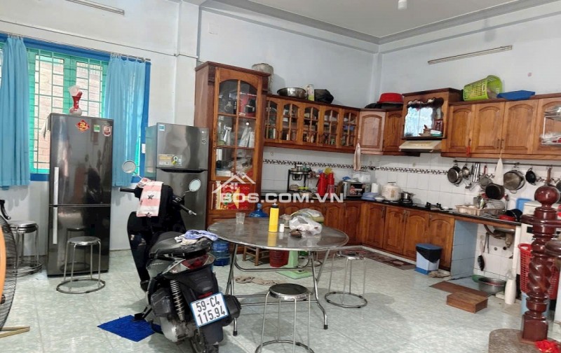 Nhà bự hiếm có - 11tỷ - 230m2, Mà còn mặt tiền Quận 7, Nhanh tay lấy lẹ.