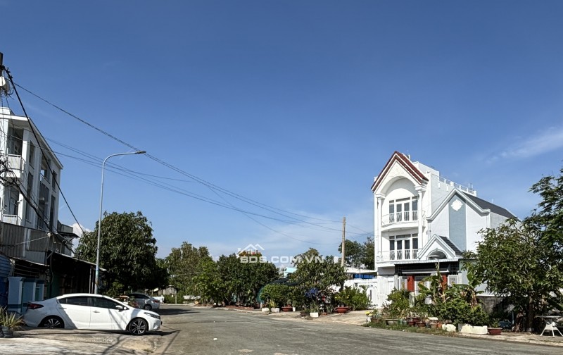 Bán Nhanh lô đất 370m2 - chỉ hơn 30tr/m2 - Nhà Bè - Kế Bên Trường Lái Xe Thành Công