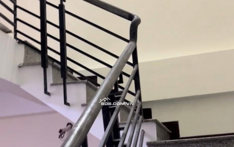 Bán nhà cấp 2 1 trệt 3 lầu diện tích 266m2 khu lấn biển kiên giang