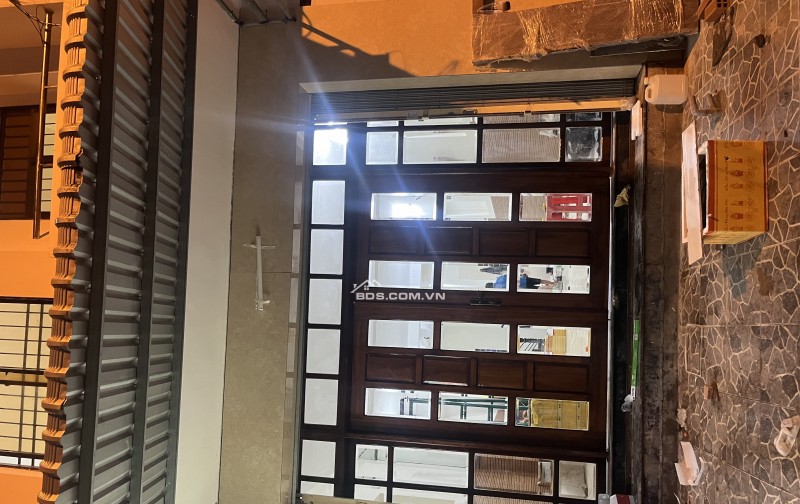 Bán nhà cấp 2 1 trệt 3 lầu diện tích 266m2 khu lấn biển kiên giang