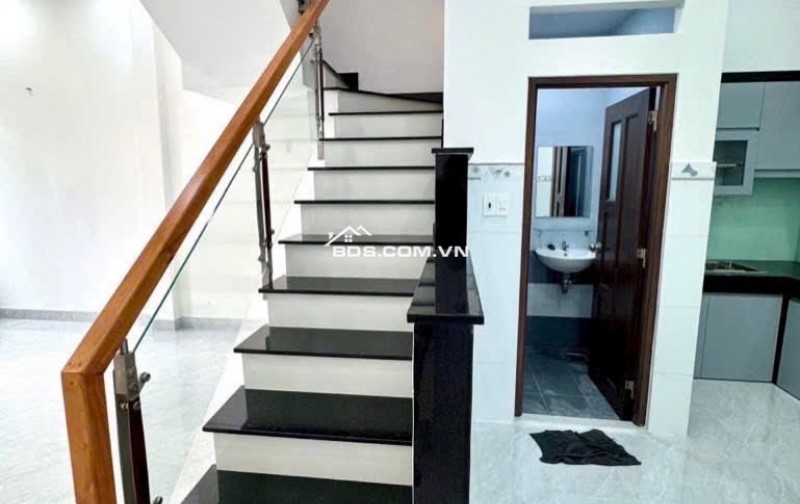 VƯỜN LÀI - TÂN PHÚ - HẺM XE HƠI 1 TRỤC - NHÀ MỚI Ở NGAY 42m2 (4,6x9m) 2 TẦNG - KHU VIP ĐẦY ĐỦ TIỆN ÍCH - NHỈNH XÍU 6 TỶ CÒN TL