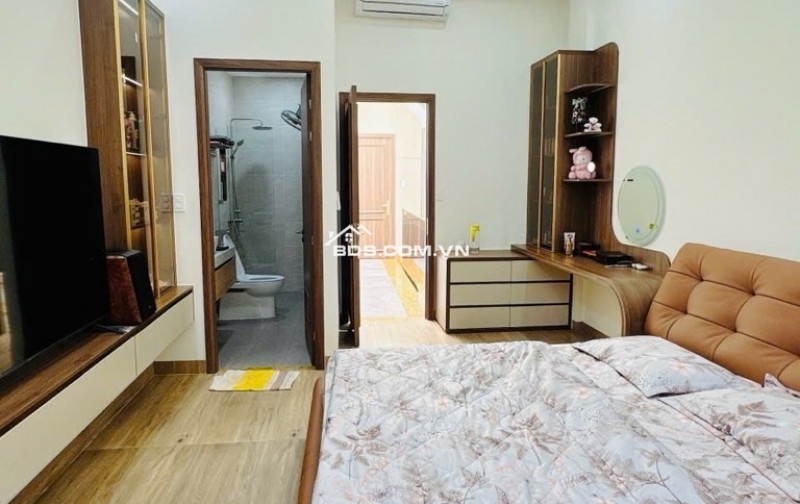 Bán nhà mặt tiền đường Huyền Quang, Quận 1 ngang 4m dài 15m 3 tầng hoàn công đủ