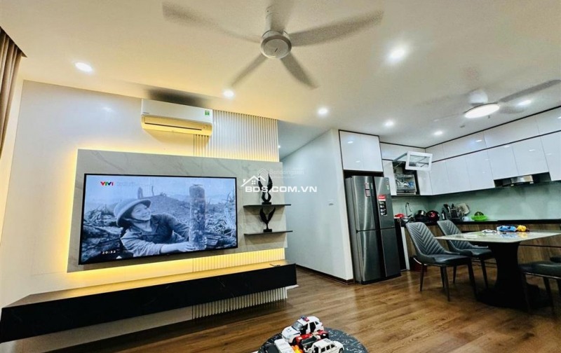Căn hộ chung cư Thăng Long Capital tọa lạc tại An Khánh, Hoài Đức, Hà Nội với diện tích 69.9m2, hứa hẹn mang đến không gian sống lý tưởng cho gia đình. Căn hộ 2PN, 2WC, được trang bị đầy đủ nội thất, sẵn sàng cho cuộc sống tiện nghi.