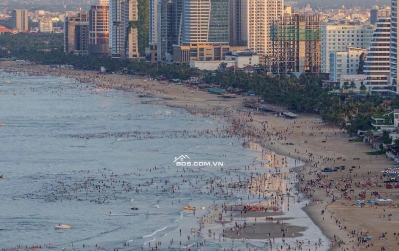 - Đất biển diện tích 314m2 mặt tiền trường sa cạnh sân bay nước mặn, sát Fuma và sòng bài.