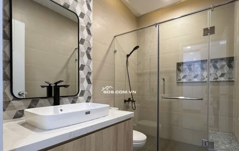 CHO THUÊ NHÀ NGUYÊN CĂN 6x22M – HẺM 8M GẦN KỲ HOÀ – HẦM 2 XE HƠI, THANG MÁY
