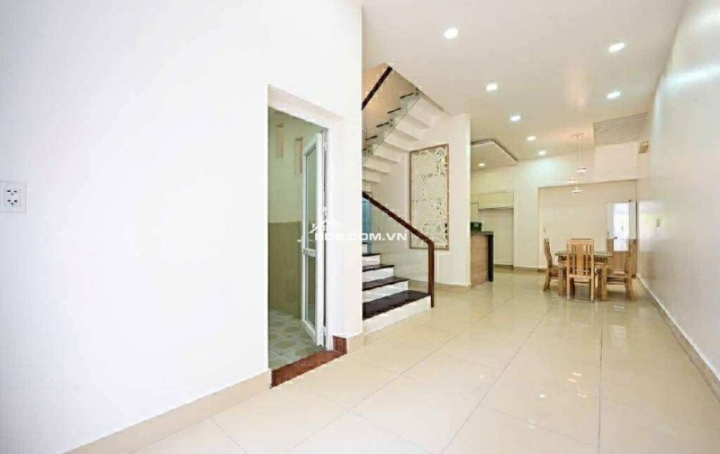 BIỆT THỰ 2 MẶT THOÁNG ÔTÔ ĐỖ CỬA - CÁCH MT VÀI CĂN - GARA RIÊNG OTO NGỦ TRONG NHÀ - NGANG KHỦNG 6.5 - 80m2 - CHỈ 12 TỶ Lê Đức Thọ, Phường 17, Gò Vấp.