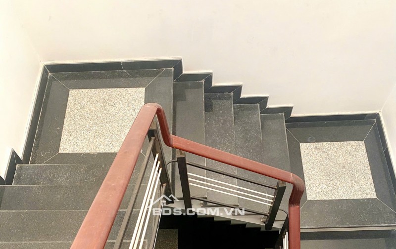Bán nhà mặt đường Lê Văn Thuyết, Quán Nam