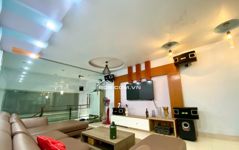 Bán nhà mặt đường Lê Văn Thuyết, Quán Nam