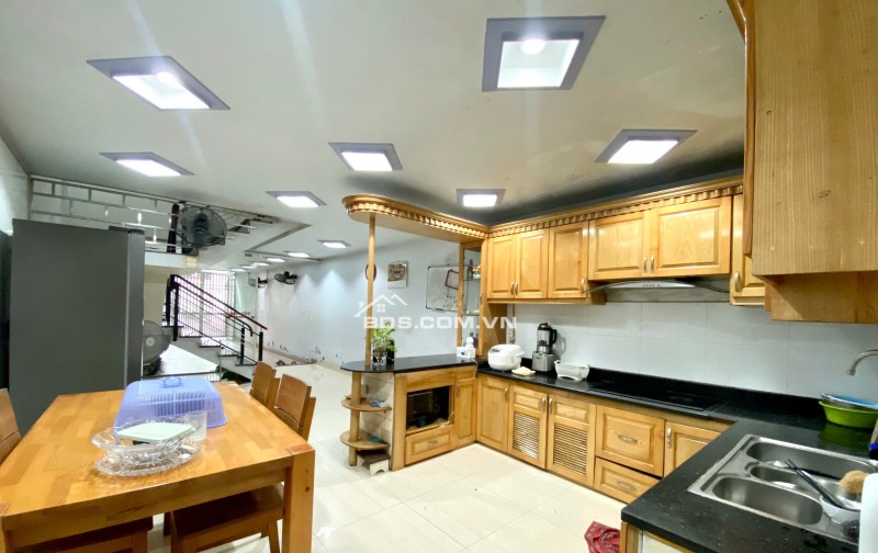 Bán nhà mặt đường Lê Văn Thuyết, Quán Nam