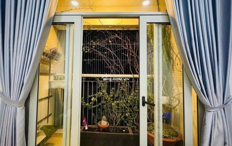 Căn hộ Oriental Plaza, Âu Cơ, Tân Phú: 11tr5/th,2p ngủ, 75m2, NT
