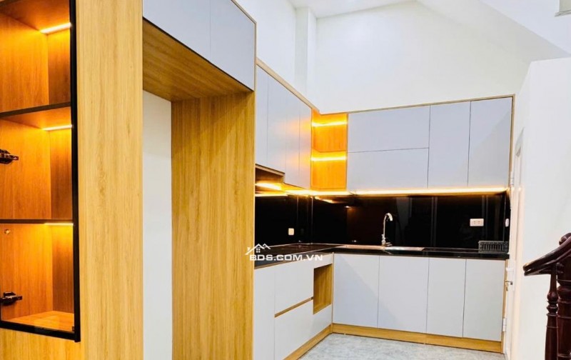 B.Á.N NHÀ THANH XUÂN 40M- 5 TẦNG SIÊU ĐẸP NHỈNH NHỈNH 8,5 TỶ- VỊ TRÍ HIẾM THANH XUÂN