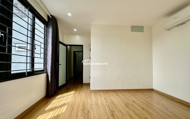  BÁN GẤP GIẢM SÂU 300 TRIỆU - LÔ GÓC – Ô TÔ VÀO NHÀ – THANG MÁY –THẠCH BÀN, LONG BIÊN 