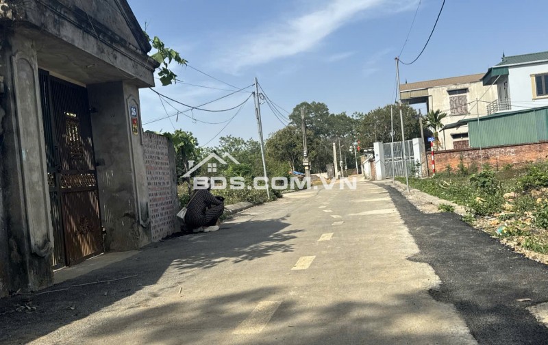 75m2 trục chính Cánh Chủ - Hạ Bằng (Bình Yên - Thạch Thất cũ), chỉ nhỉnh 2 tỷ, lh 0946377868 Hoàng Thương land