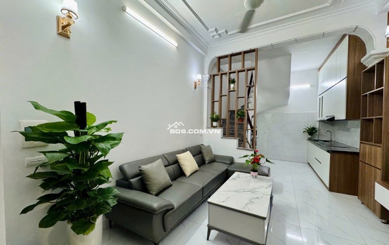 Nhà siêu chất tại Kim Giang , vài bước ra phố , 42 m, 5 tầng , 7,15 tỷ
