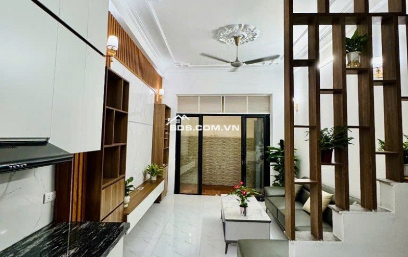 Nhà siêu chất tại Kim Giang , vài bước ra phố , 42 m, 5 tầng , 7,15 tỷ