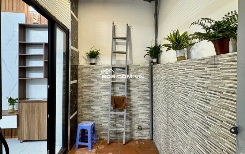 Nhà siêu chất tại Kim Giang , vài bước ra phố , 42 m, 5 tầng , 7,15 tỷ