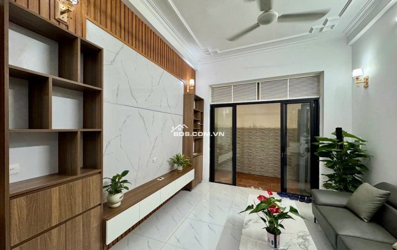 Nhà siêu chất tại Kim Giang , vài bước ra phố , 42 m, 5 tầng , 7,15 tỷ