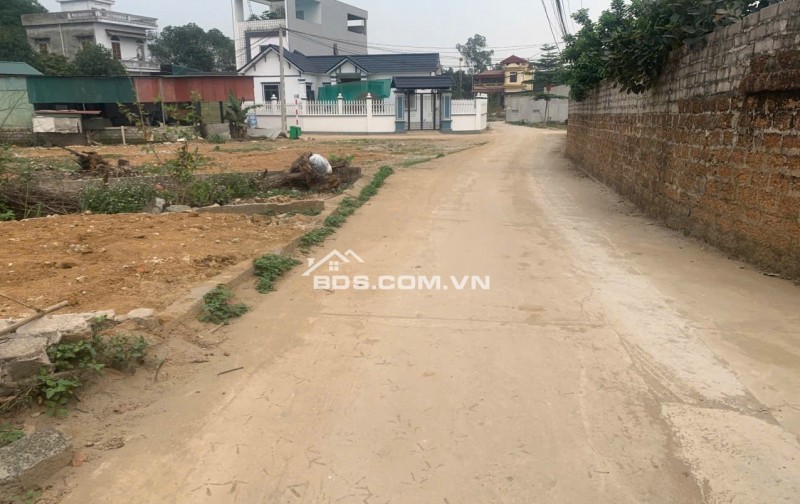 126m2, trục chính Sen Trì - Bình Yên - Thạch Thất - Hà Nội. Chỉ nhỉnh 3 tỷ. lh 0946377868