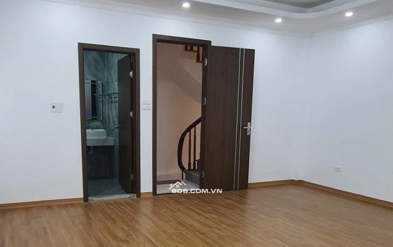 CHỈ HƠN 8 TỶ! NHÀ 6 TẦNG MỚI TINH TẠI THẠCH BÀN - THANG MÁY NHẬP KHẨU - GẦN HỒ ĐIỀU HOÀ!