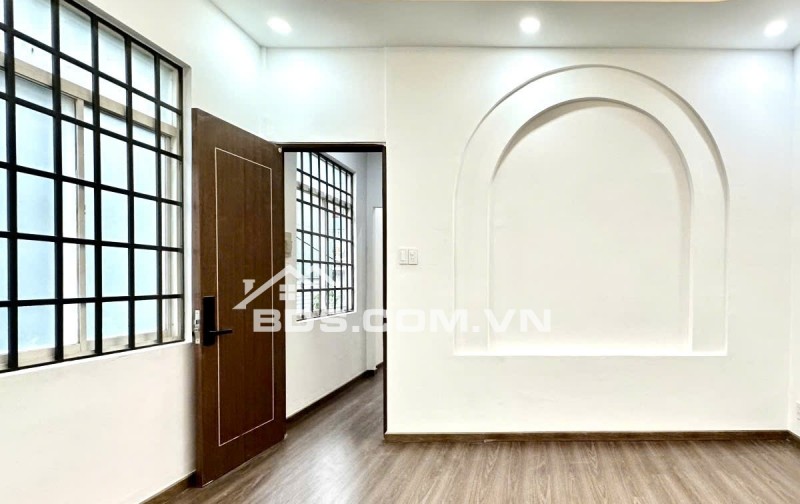 12 Tỷ: ngang 12m- Quận 10 ngay chợ An Đông, Medic Hòa Hảo- nhà 4 Tầng Xe hơi trong nhà. 0933910039