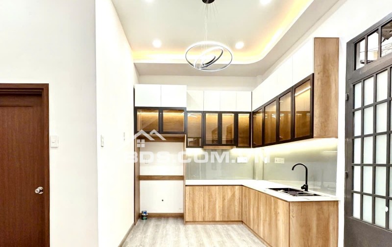 12 Tỷ: ngang 12m- Quận 10 ngay chợ An Đông, Medic Hòa Hảo- nhà 4 Tầng Xe hơi trong nhà. 0933910039