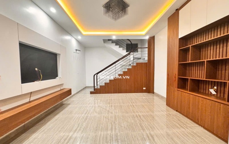 Lạc Long Quân- dân trí cao-tiện ích đầy đủ-thiết kế hiện đại-nhà mới ở ngay-5 tầng giá nhỉnh 10 tỷ.