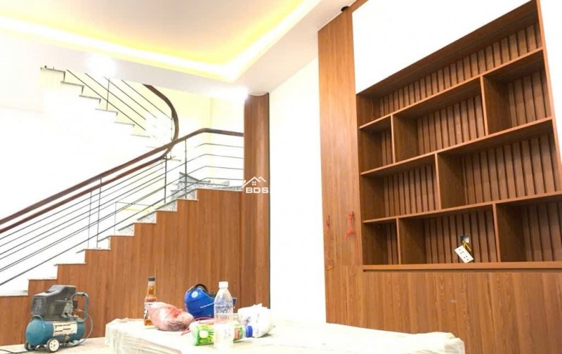 Lạc Long Quân- dân trí cao-tiện ích đầy đủ-thiết kế hiện đại-nhà mới ở ngay-5 tầng giá nhỉnh 10 tỷ.