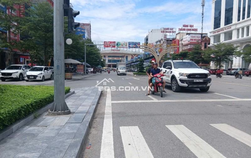 SIÊU PHẨM LÔ GÓC 3 MẶT ĐƯỜNG KINH DOANH NGAY TTTP VINH CÓ 102. LH:0362367607, 0949604798.