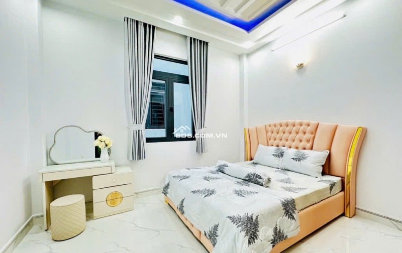 Bán nhà đẹp full nội thất, KDC đồng bộ, xe hơi vào tận nhà, chỉ 5 phút đến Quận 7