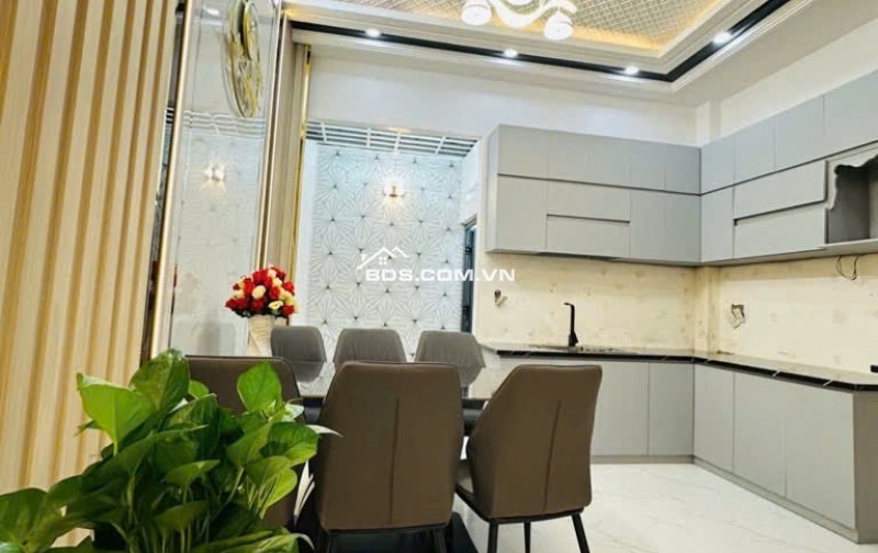 Bán nhà đẹp full nội thất, KDC đồng bộ, xe hơi vào tận nhà, chỉ 5 phút đến Quận 7