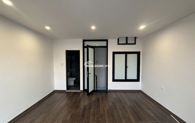 Nhà Tứ Liên - Tây Hồ - 5 tầng - thang máy - chuẩn công năng, về ở luôn giá 9,4 tỷ