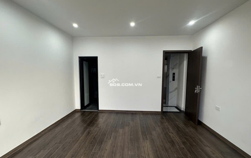 Nhà Tứ Liên - Tây Hồ - 5 tầng - thang máy - chuẩn công năng, về ở luôn giá 9,4 tỷ