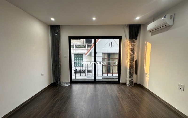Nhà Tứ Liên - Tây Hồ - 5 tầng - thang máy - chuẩn công năng, về ở luôn giá 9,4 tỷ