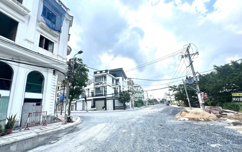 NHÀ MẶT PHỐ Căn Góc Huỳnh Thị Đồng , NHÀ BÈ - 56M2, 4 TẦNG, 4 PHÒNG NGỦ - GIÁ CHỈ 7.3 TỶ!