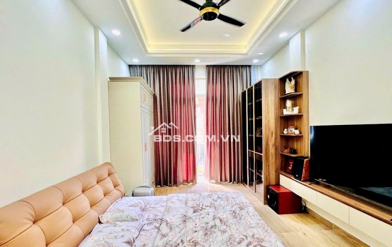 Nhà Quận 1- mặt tiền Phường Tân Định- xe hơi trong nhà 60m2 cao 3 Tầng NT sịn: 18 Tỷ. VŨ 0933910039