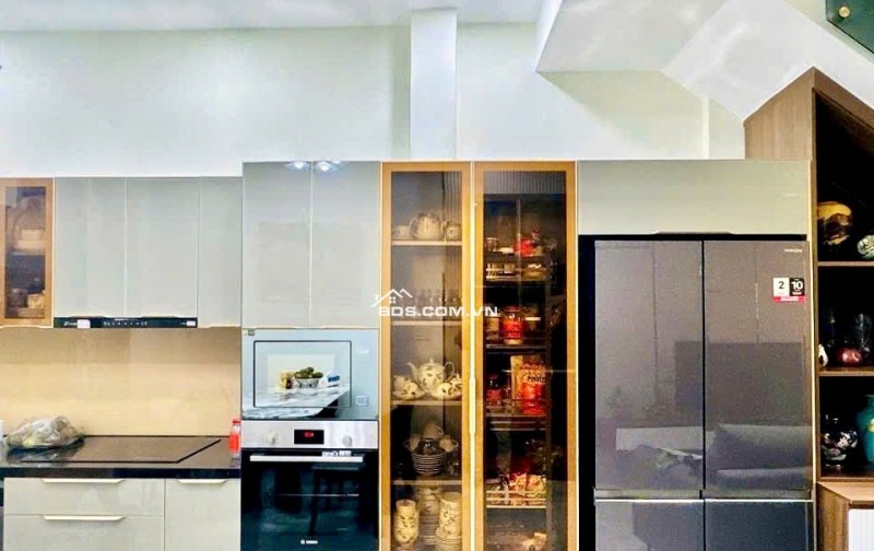 Nhà Quận 1- mặt tiền Phường Tân Định- xe hơi trong nhà 60m2 cao 3 Tầng NT sịn: 18 Tỷ. VŨ 0933910039
