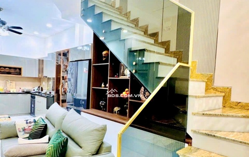 Nhà Quận 1- mặt tiền Phường Tân Định- xe hơi trong nhà 60m2 cao 3 Tầng NT sịn: 18 Tỷ. VŨ 0933910039