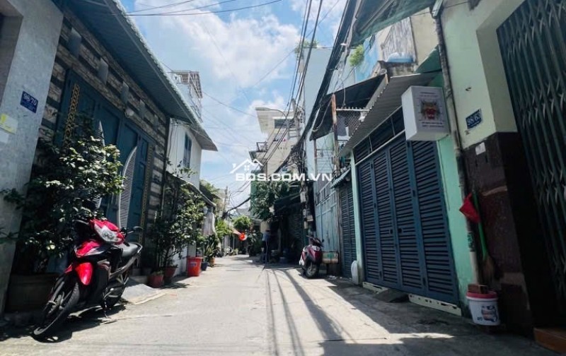 Bán dãy nhà 2 tầng hẻm xe hơi gần Bùi Văn Ba Quận 7 thu nhập cho thuê ổn định
