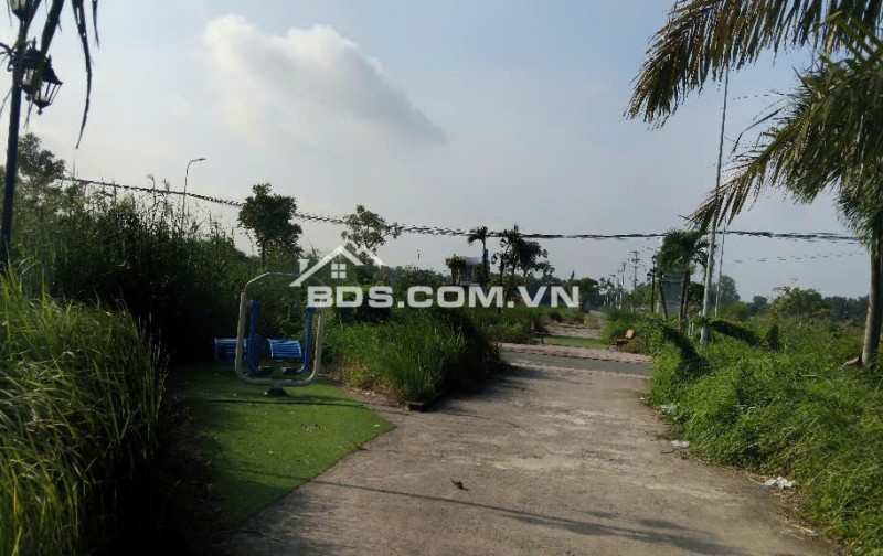 Cần bán gấp lô đất đẹp 126m2-SHR-nằm ở Tân Túc - Giá TL