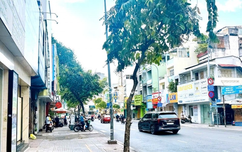 Quận 1- Mặt tiền Đinh Tiên Hoàng- 76M2- NHÀ CŨ TIỆN XÂY MỚI 5 Tầng,vỉa hè 6m: 19 Tỷ. VŨ 0933910039