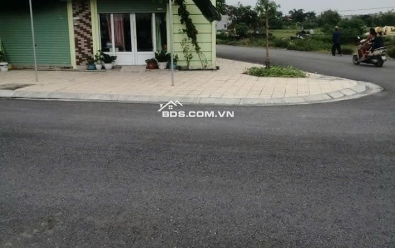 Chính chủ cần bán đất tại thôn 5 đinh xá phủ lý hà nam. diện tích 70m giá 2 tỷ bao sổ. đường ô tô vào thoải mái. ngõ ô tô 4m.LH