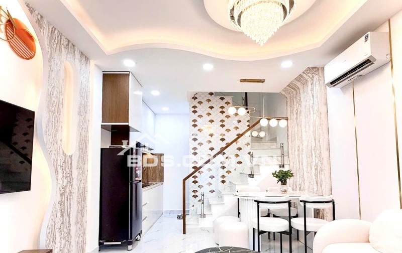 4 Tỷ nhỉnh: Nhà Quận 3- ngay bờ kè Hoàng Sa- Ngang gần 4m, 3 Tầng Full nội thất mới. VŨ 0933910039