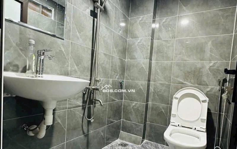 Siêu phẩm lô góc tập thể tầng 1 Trường Chinh 3 mặt thoáng, full đồ ở ngay. ô tô đỗ cầu thang 3PN + 2WC khép kín giá nhỉnh 4 tỷ dt 85 m2
