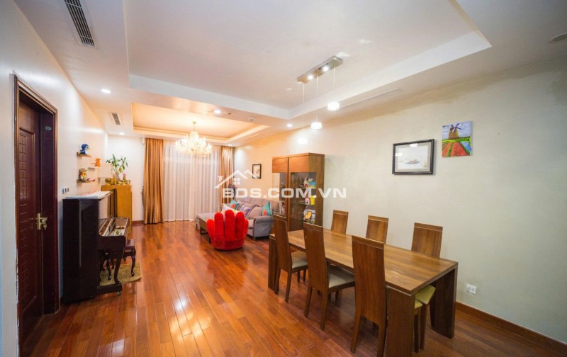 Căn to giá rẻ tại ROYAL CITY giá đẹp nhà tầng cao .