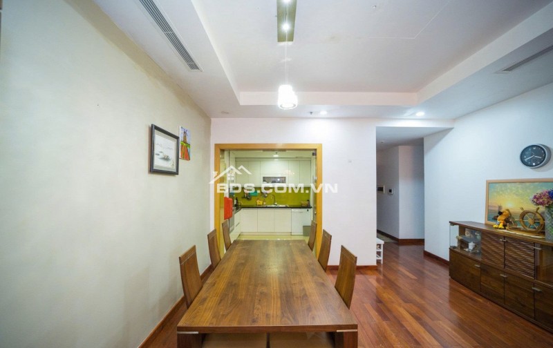Căn to giá rẻ tại ROYAL CITY giá đẹp nhà tầng cao .